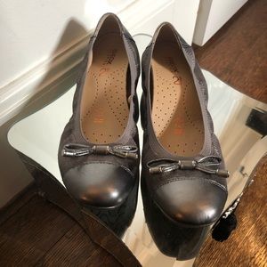 Geox Pewter Silver Leather Ballet Flats Size 7